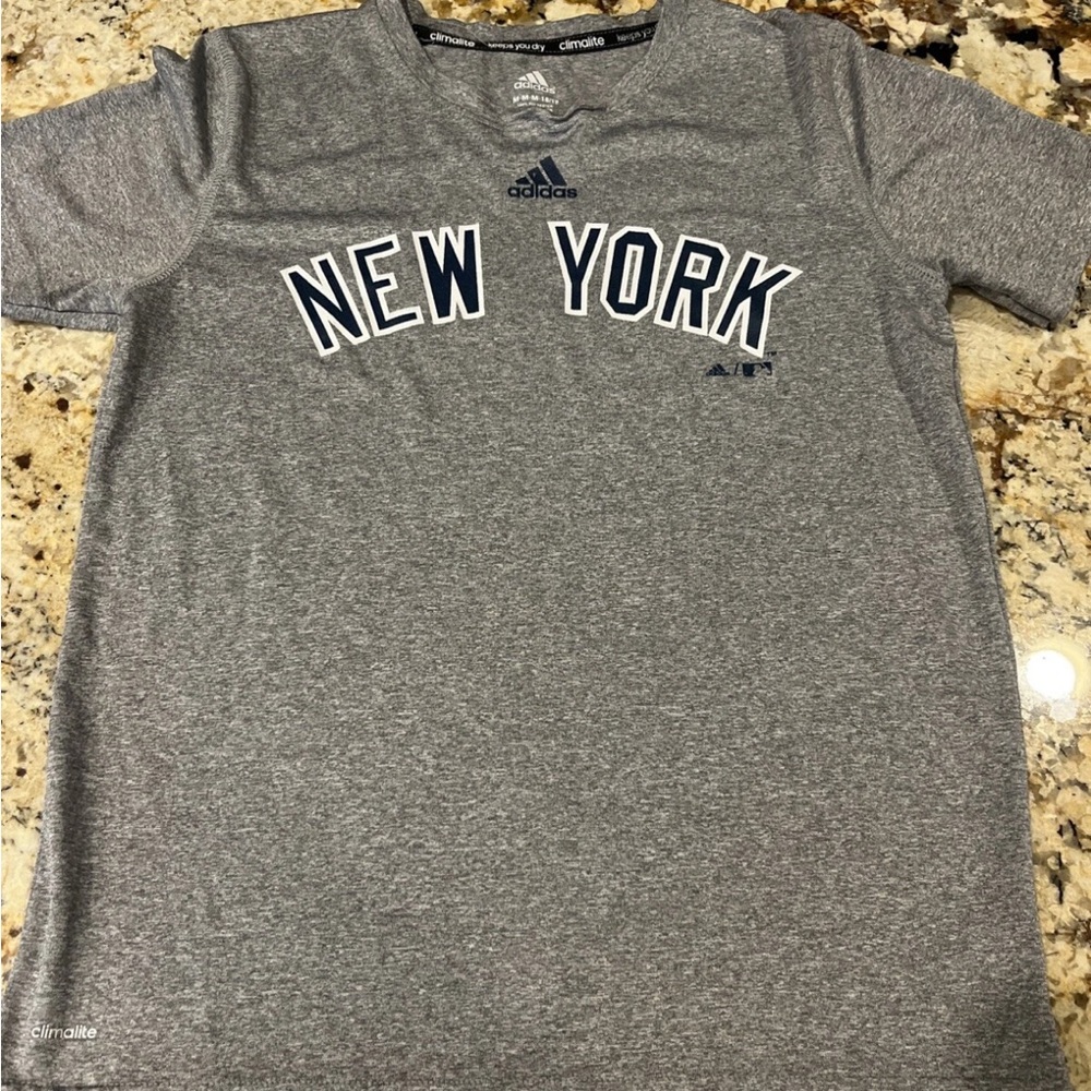 Adidas Youth MLB Yankees Gray Shirt/Medium